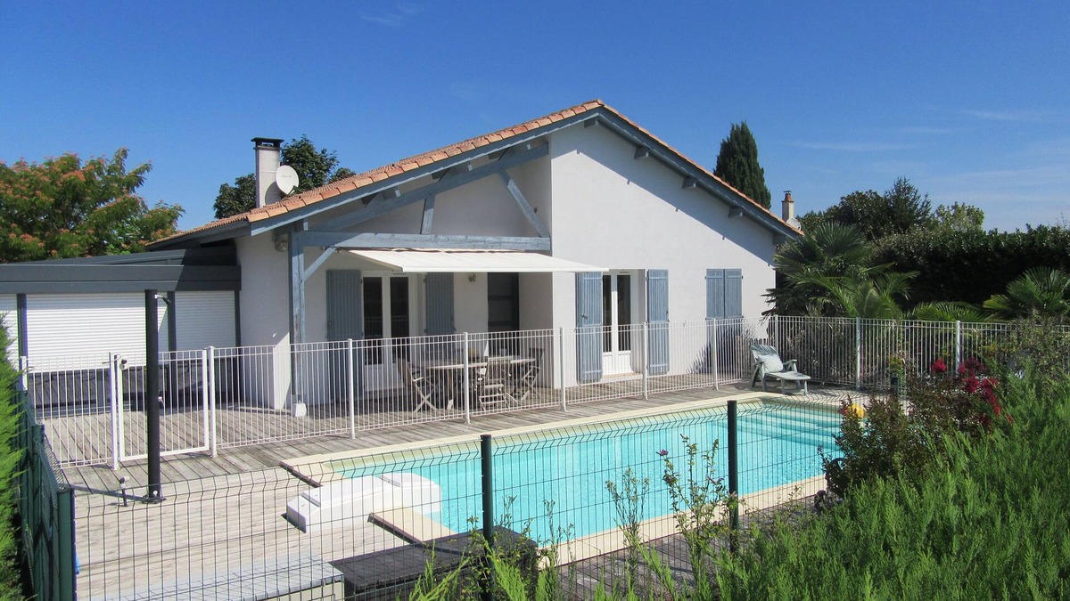 Bias House | Family house with 4 bedrooms, private pool in a fenced garden
