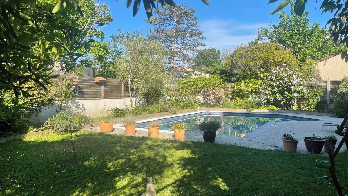Pibrac House | Family house with swimming pool in charming village