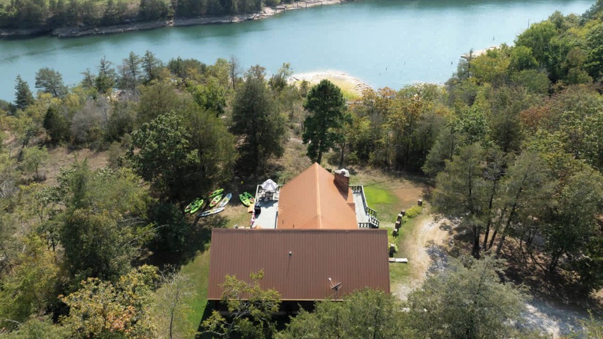 Eureka Springs House | Family Lake Front Home, Kayaks, Propane Fire pit