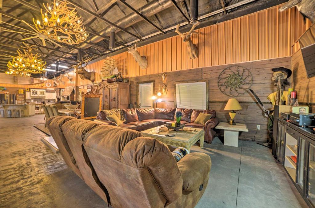 Dover House | Family Leatherwood Resort Cabin with Fire Pit!