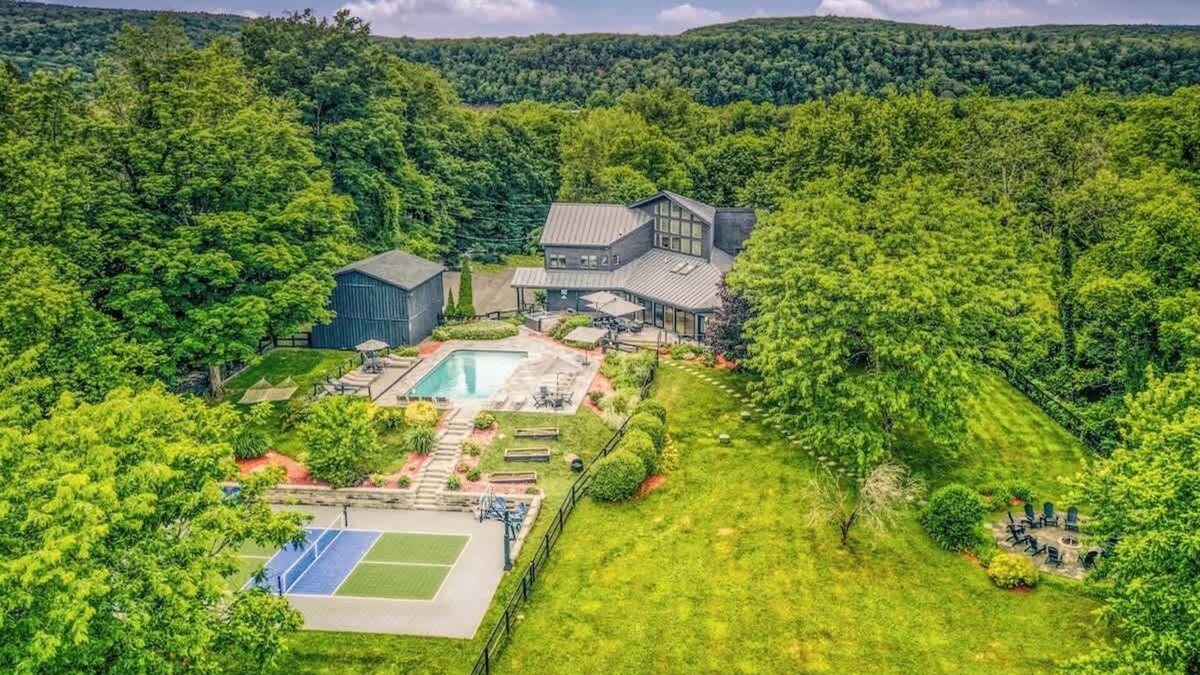 Hurley House | Family Manor w Pickleball, Pool, Hot Tub, Fire Pit, Game Room