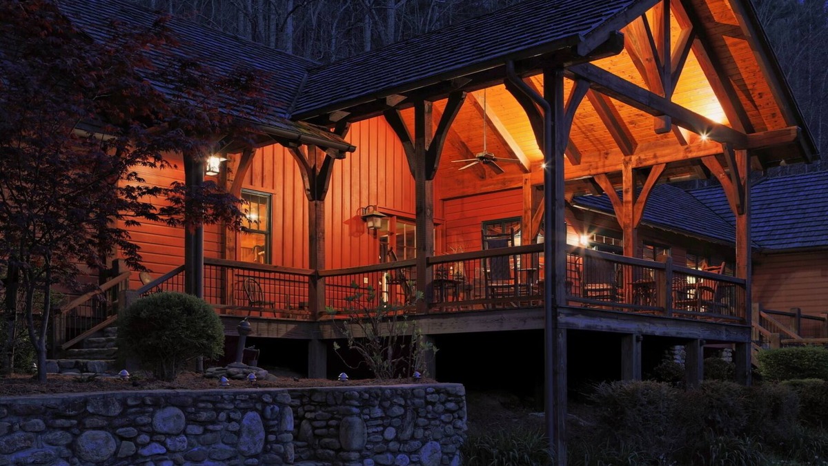 Canton Cabin | Family Mountain Lodge on 70 acres near Waynesville and Asheville