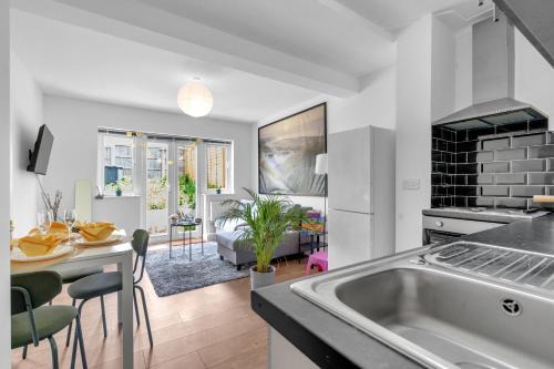 Hendon Apartment | Family Oasis- 1-Bed, Garden, Free Parking, Pets, 30min to Central London & Wembley
