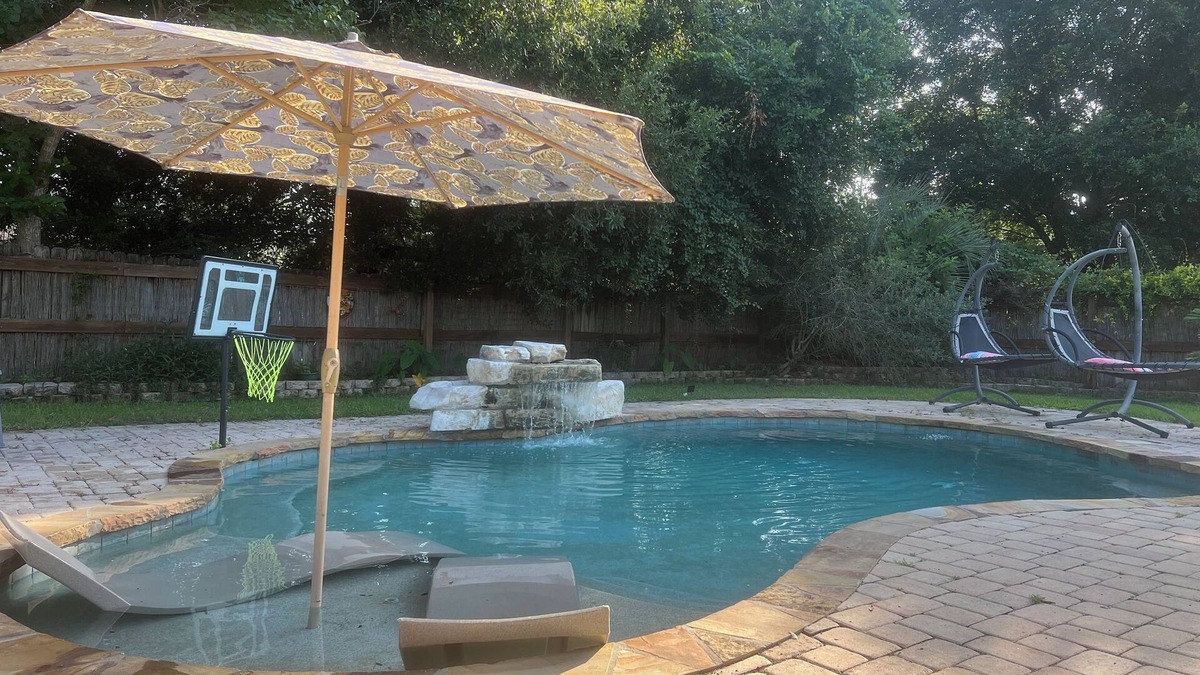 Milton House | Family Oasis in Milton – 4BR, Sparkling Pool, Pet-Friendly & Fully Fenced!