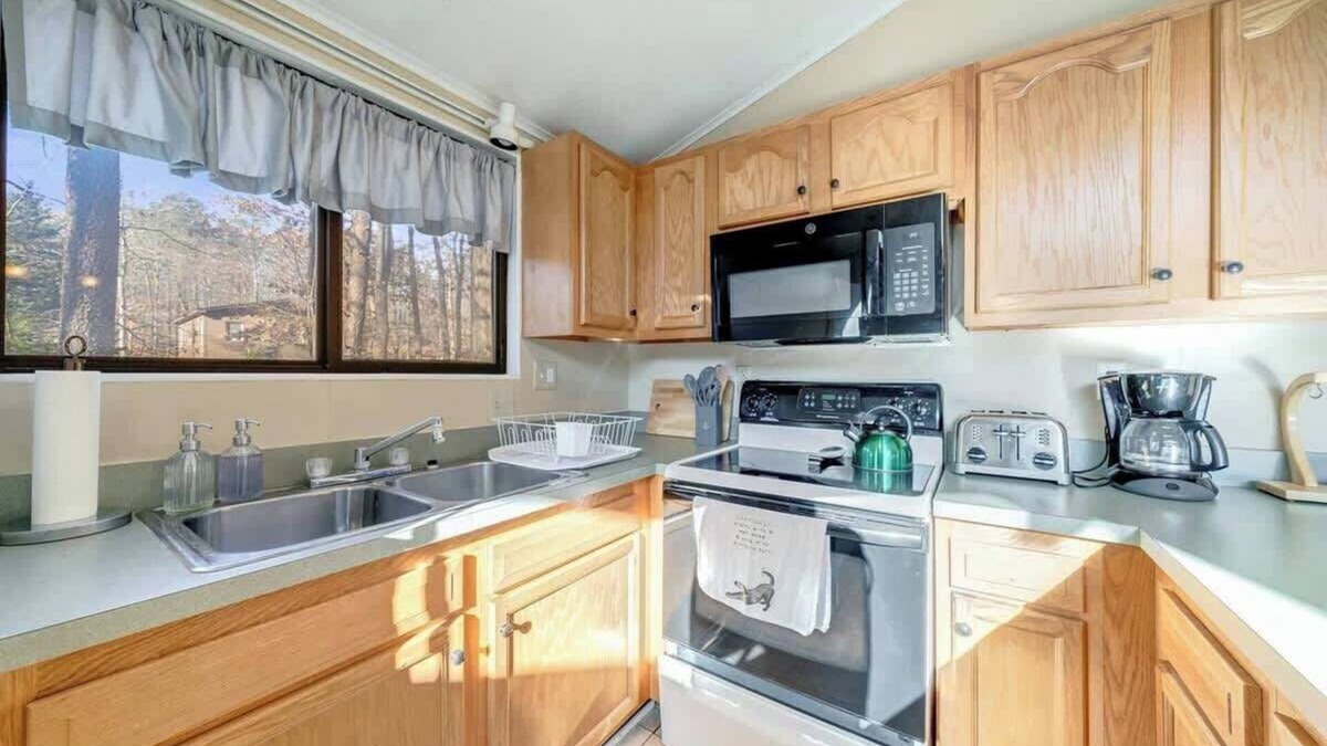 The Woods Cabin | Family Oasis with Fire Pit, Close To Hiking