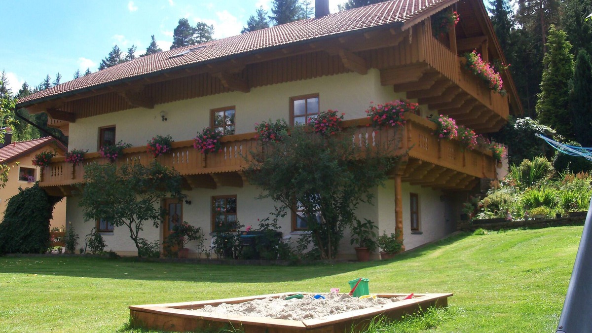 Arrach Apartment | Family oriented apartment on the 'Glass Route'