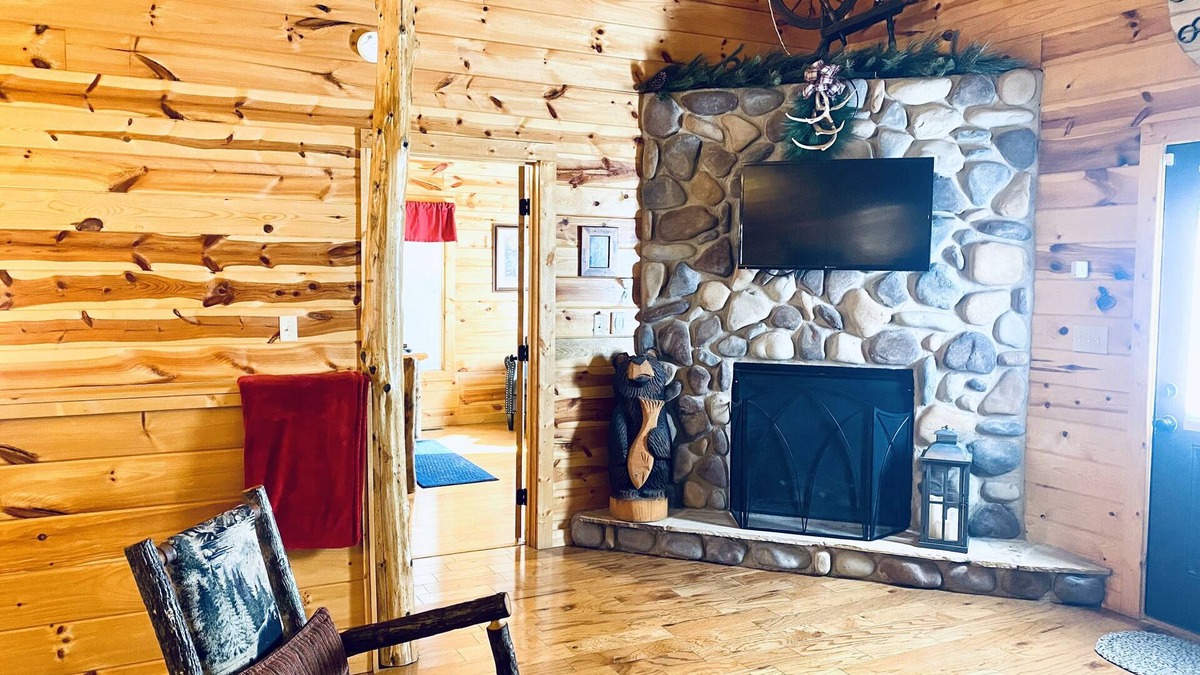 Pigeon Forge Cabin | Family Oriented Cabin, Close to Major Attractions, Easy to Access, Sleeps 8