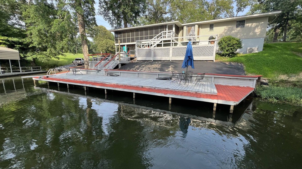 Wetumpka House | Family Oriented I Pet Friendly I High Speed Internet I Private Boat Ramp