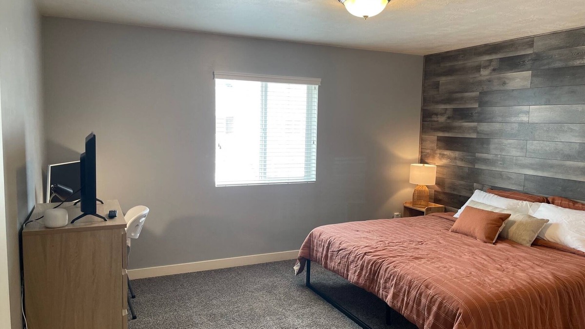 Vineyard House | Family oriented unit, Minutes from UVU, BYU & Silicon Slopes.