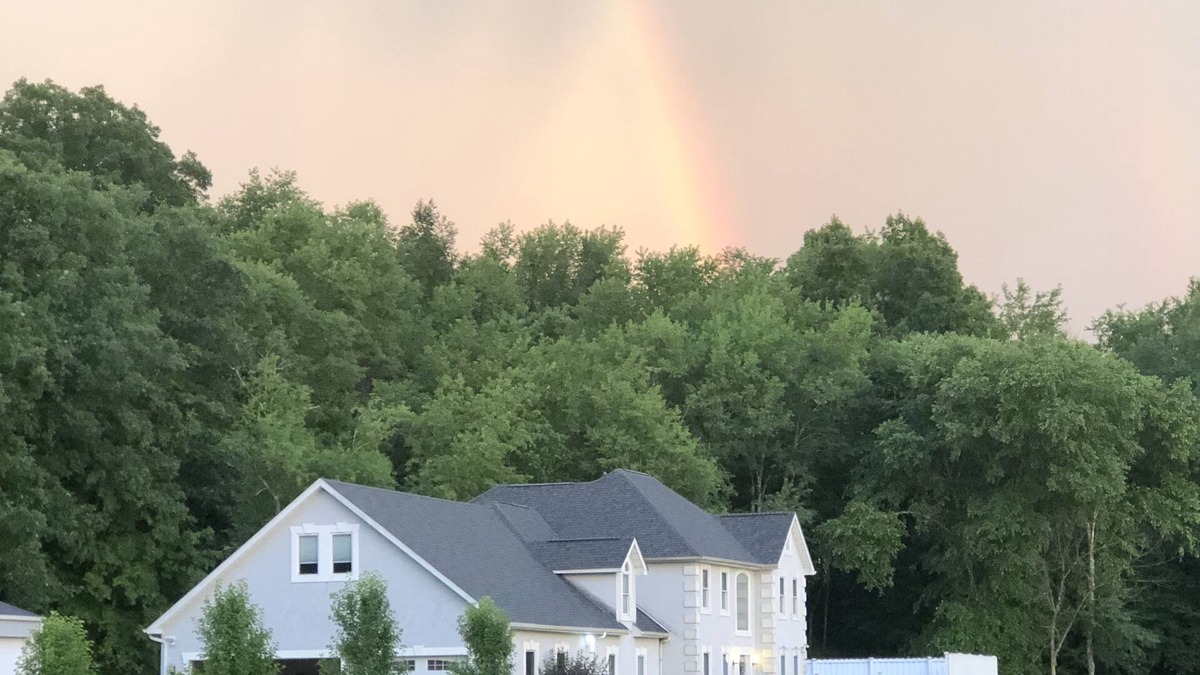 Logan House | Family-owned home. Pond. Pool. Campfire. Fishing.10-15 min. from Hocking Hills.