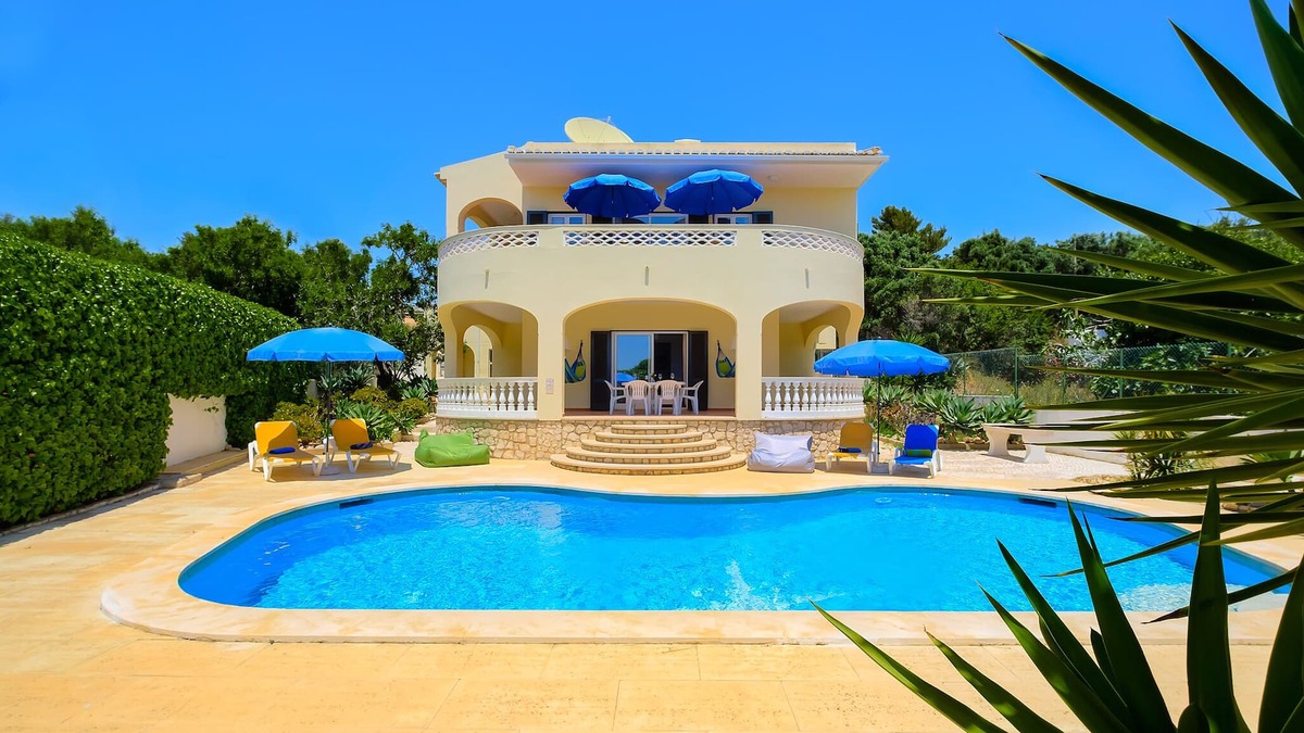 Meia Praia Villa | ❀ Family Paradise. Quiet, Golf, Countryside and Beach, Pool, Close to Everything
