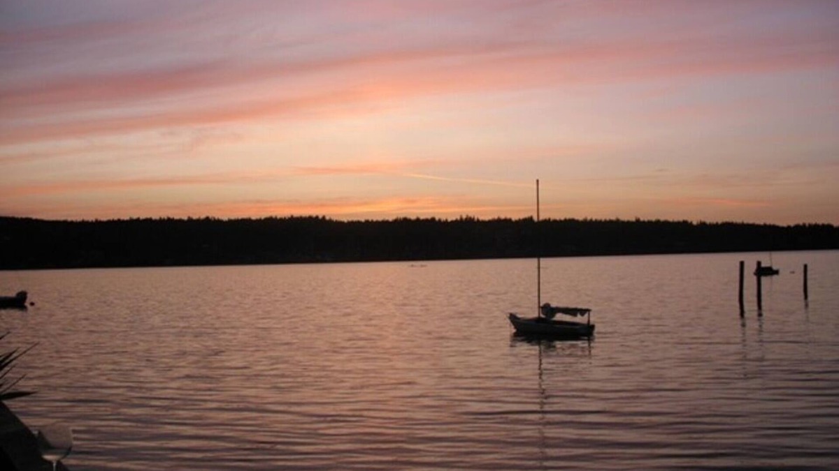 Bainbridge Island House | Family/Pet Friendly Home On 2.5 Miles Waterfront Neighborhood SPECIAL