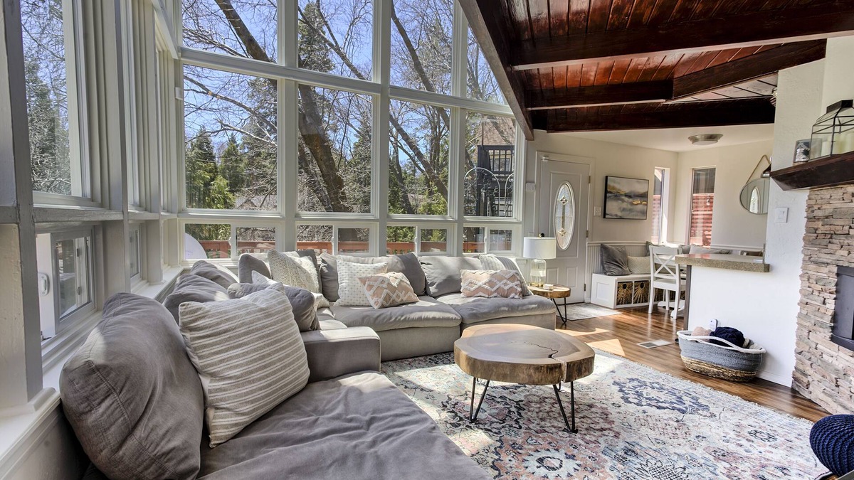 Cedar Glen Cabin | Family & Pet Friendly Cabin w/AC in Lake Arrowhead - Midweek Stay 3, Pay 2 Deal