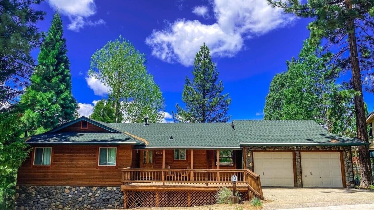 Pioneer Trail Cabin | Family & Pet Friendly, Enjoy a Relaxing Vacation in Tahoe