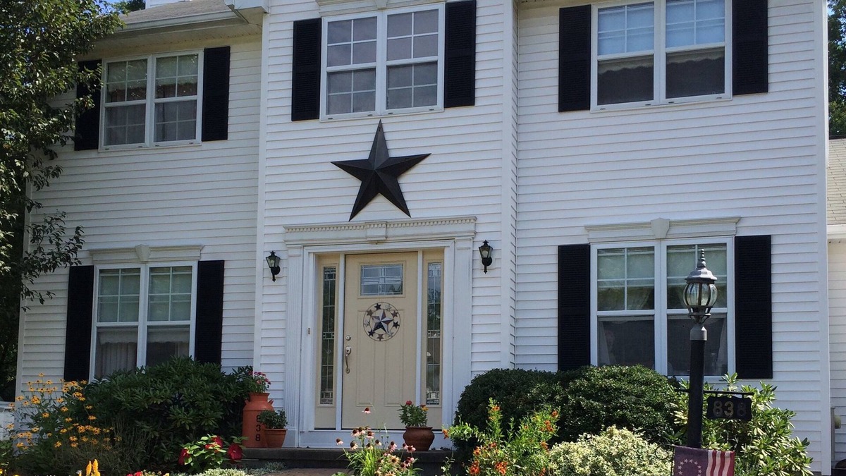Ballston Spa House | Family & Pet Friendly! Less than 5 miles from down Saratoga & Skidmore College!