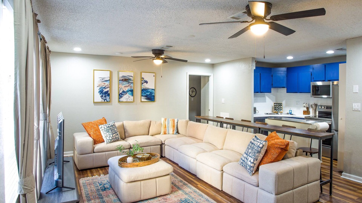 Auburn Condo | Family & Pet Friendly, Location Style & Comfort *4BR/2BA Walk To Everything