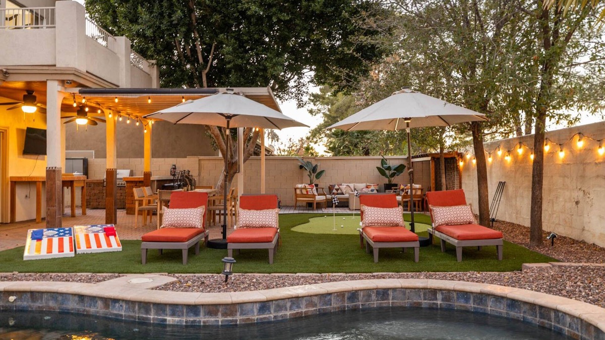 Val Vista Lakes House | Family Poolside Fun, Golf & Games!
