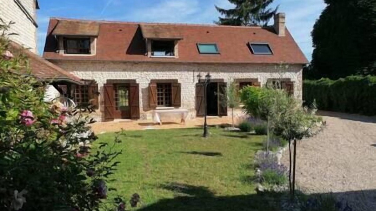 Muids House | Family property in charming village on the banks of the Seine