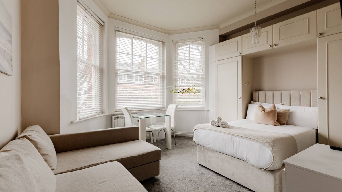 South Hampstead Apartment | Family Quadruple Studio Finchley Rd Central F5
