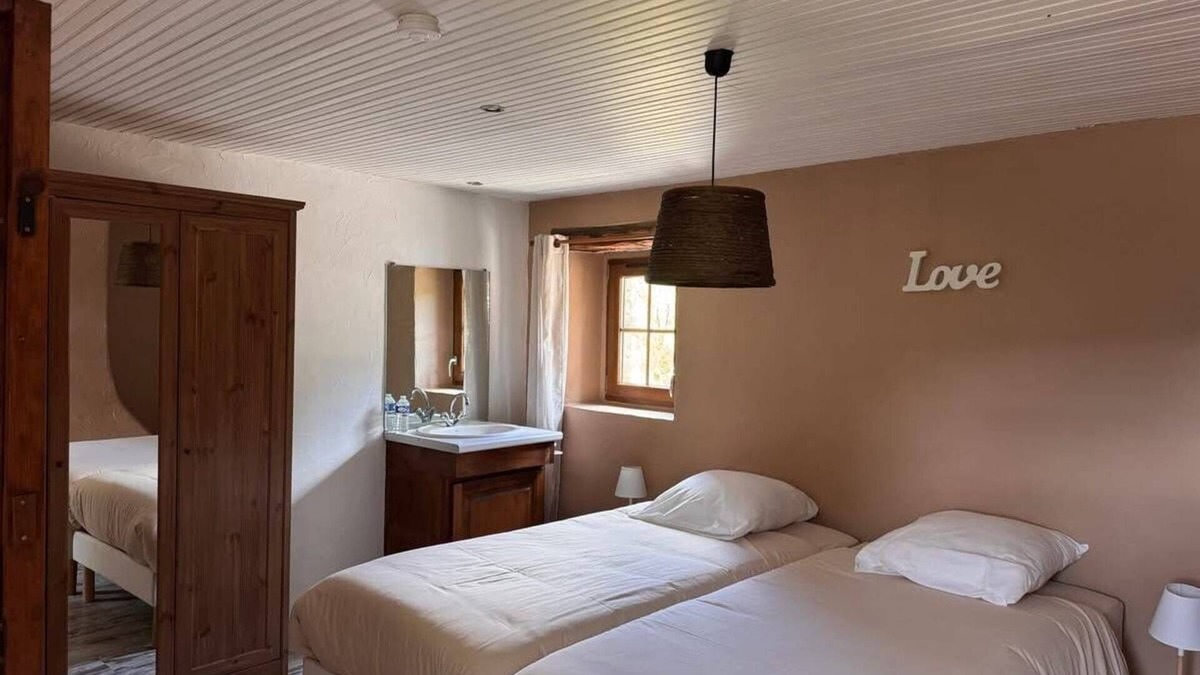 Ventalon-en-Cevennes House | Family Room, "La Ribambelle" – Spa and Pool Access