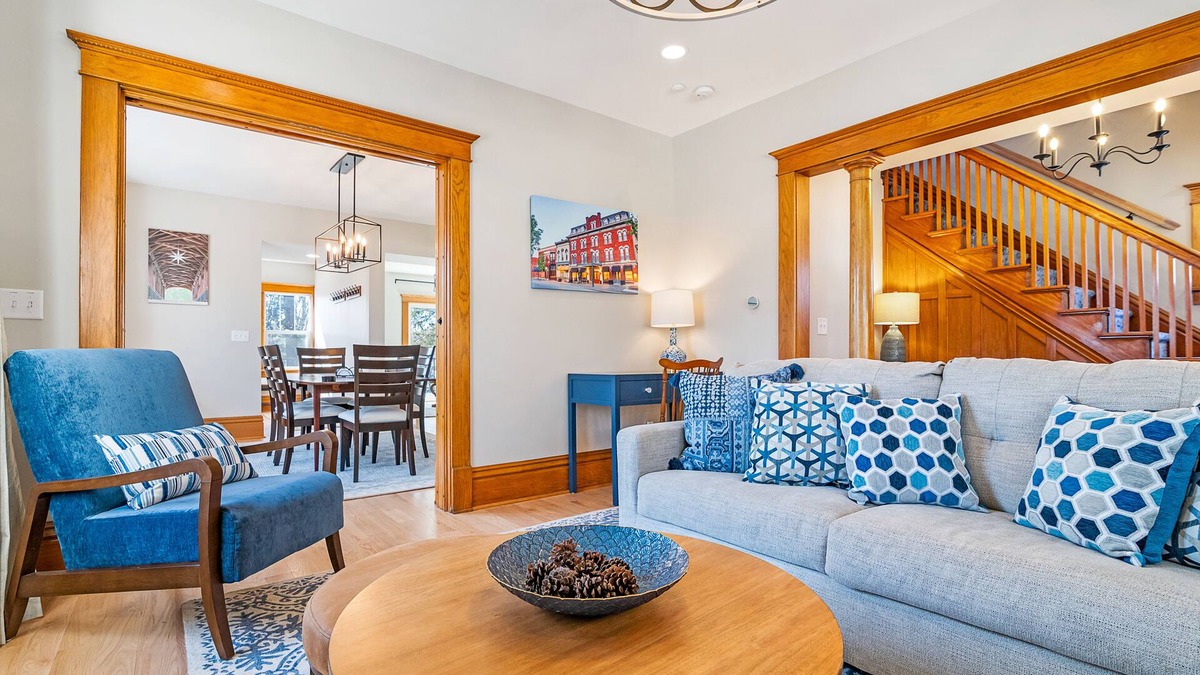 Cedar Falls House | Family-Ready 4BR - 7 Beds - Everything Guests Need