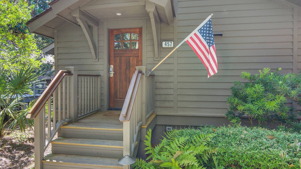 West Beach Cottage | Family Retreat-Closest Oceanwoods Rental to Beach, Screened Porch, WiFi