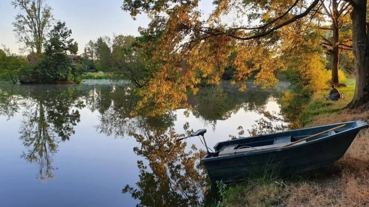 Livre-la-Touche Cottage | Family Retreat with Pool, Jacuzzi & Fishing Pond in Tranquil Mayenne