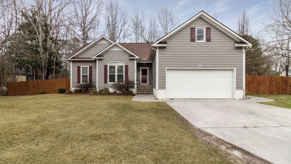 McCutcheon Field House | FAMILY RETREAT/PET FRIENDLY NEAR MILITARY BEACHES AND BASES
