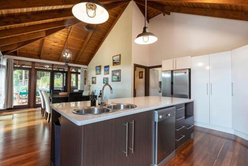 Buderim House | Family retreat.Pool. WiFi. Games