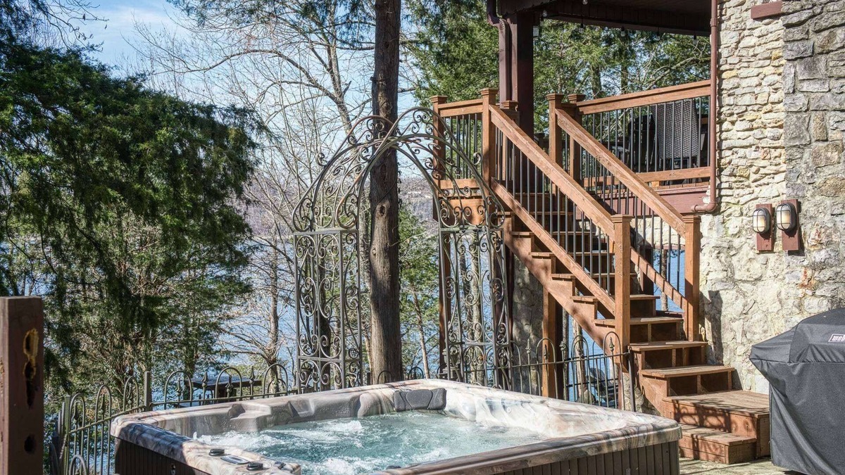 Silver Point House | Family Retreat, Private Lake Access w/Trail, Stunning Views, Kids Play Area, Hot Tub, WiFi & Games