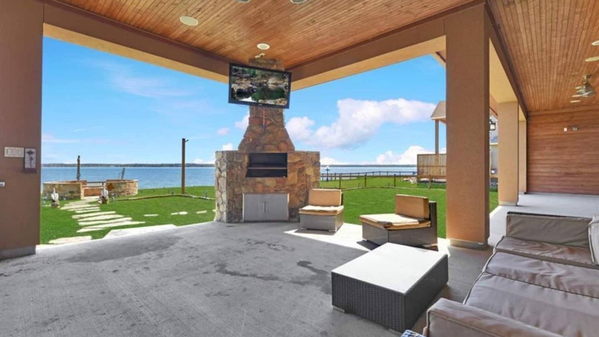Onalaska House | Family Retreat✶Lake Livingston Luxury✶Private Pier