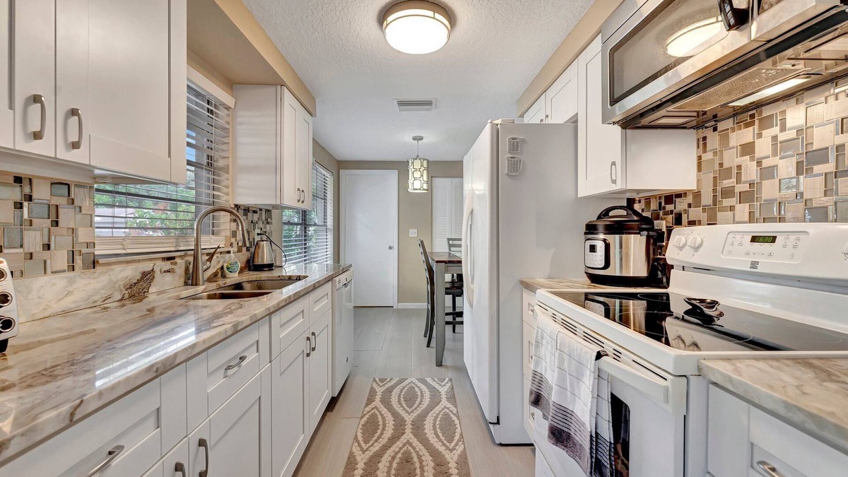 Tarpon Springs Bed & Breakfast | Family Retreats 5 minutes to the beach