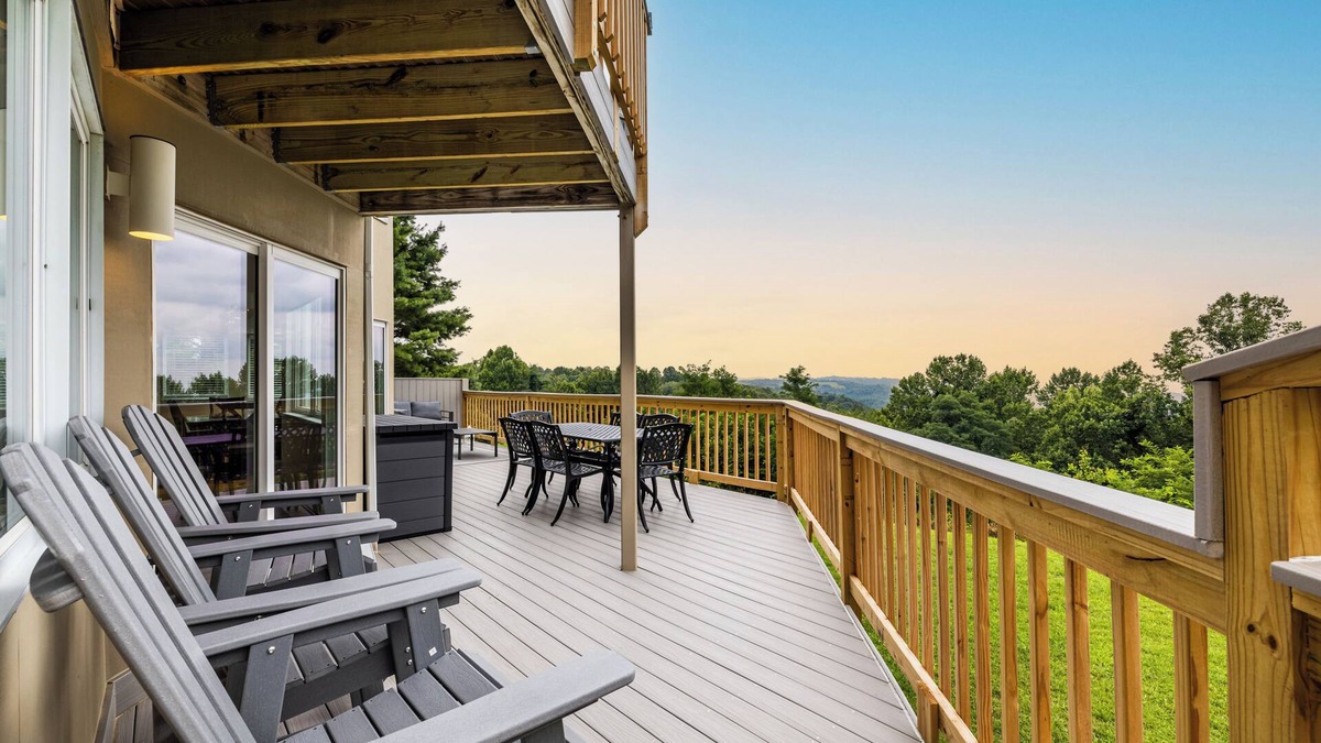 Vesta House | Family reunion/Movie theater/Hot Tub w/fresh water/Sleep 16/20% off 3rd night
