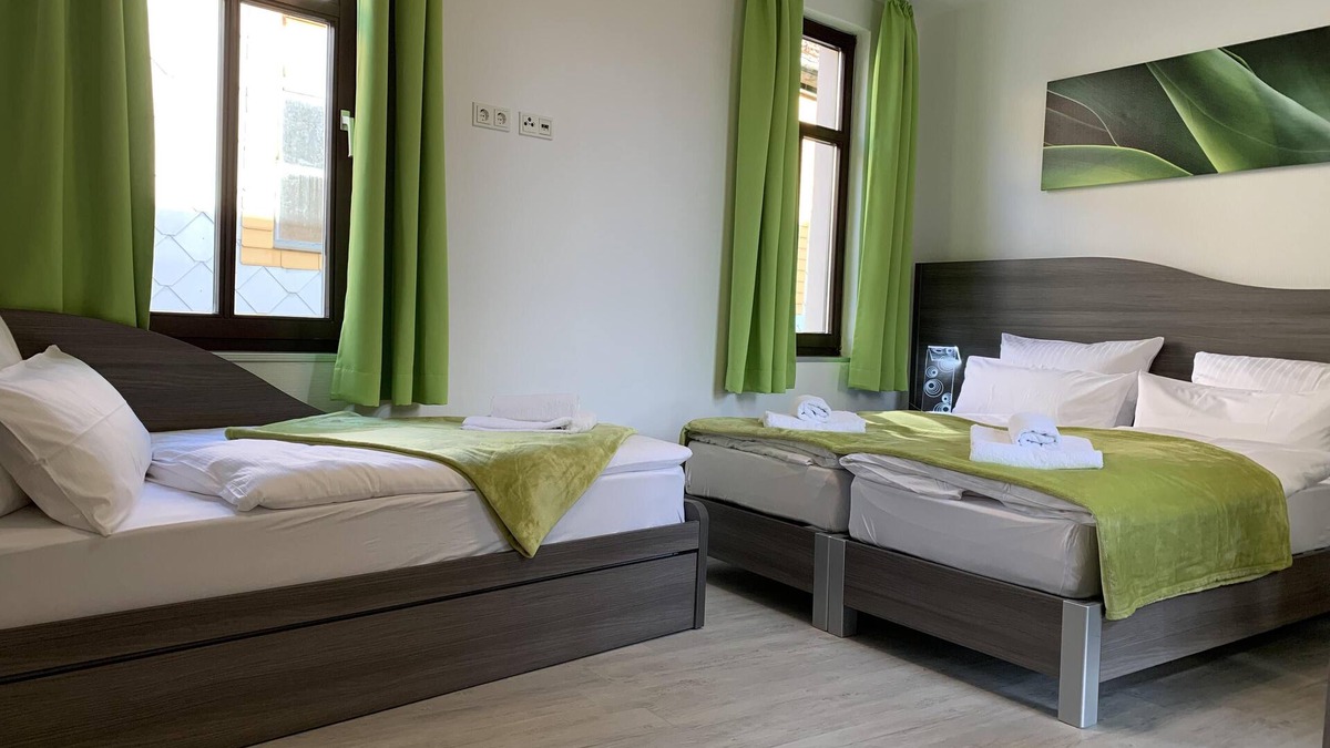Stadtlengsfeld Apartment | Family room-Classic-Private Bathroom-Apartment