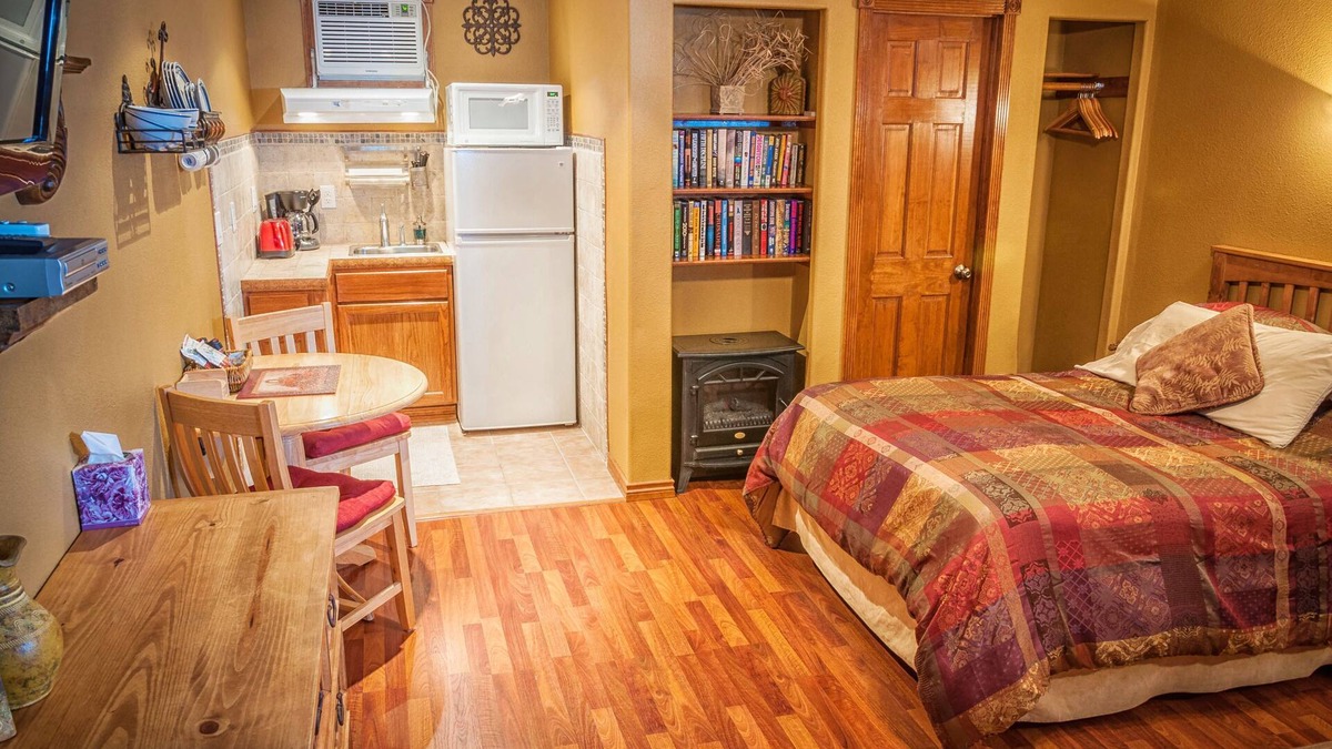 Canyon Lake House | Family Room For Four/100 yrds. to lake/3 mins. to river