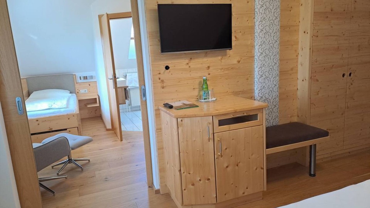 Bad Waltersdorf Bed & Breakfast | Family room - Glatz "Haus Siegesbrunn"