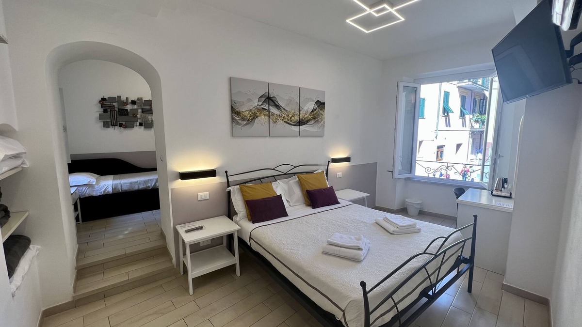 Cinque Terre House | Family Room inside the Guesthouse on the Arch