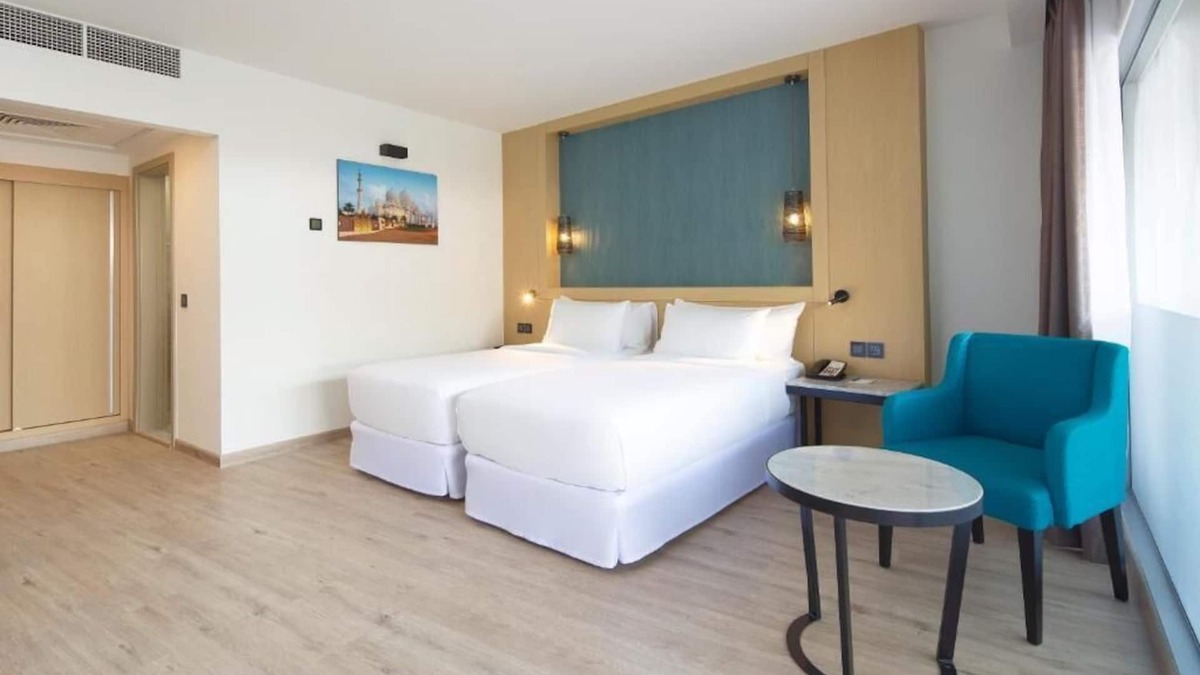 Beach & Coast Apartment | Family Room Near Al Khan Beach
