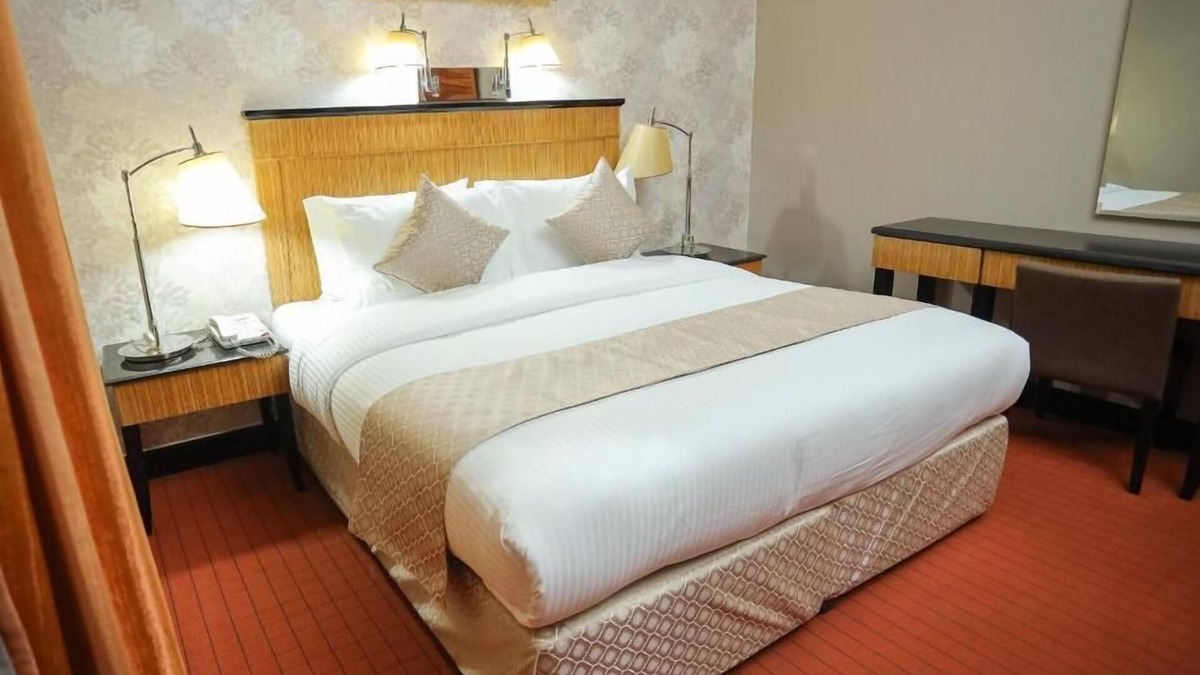 Al Sharq Apartment | Family Room Near Sharjah Corniche
