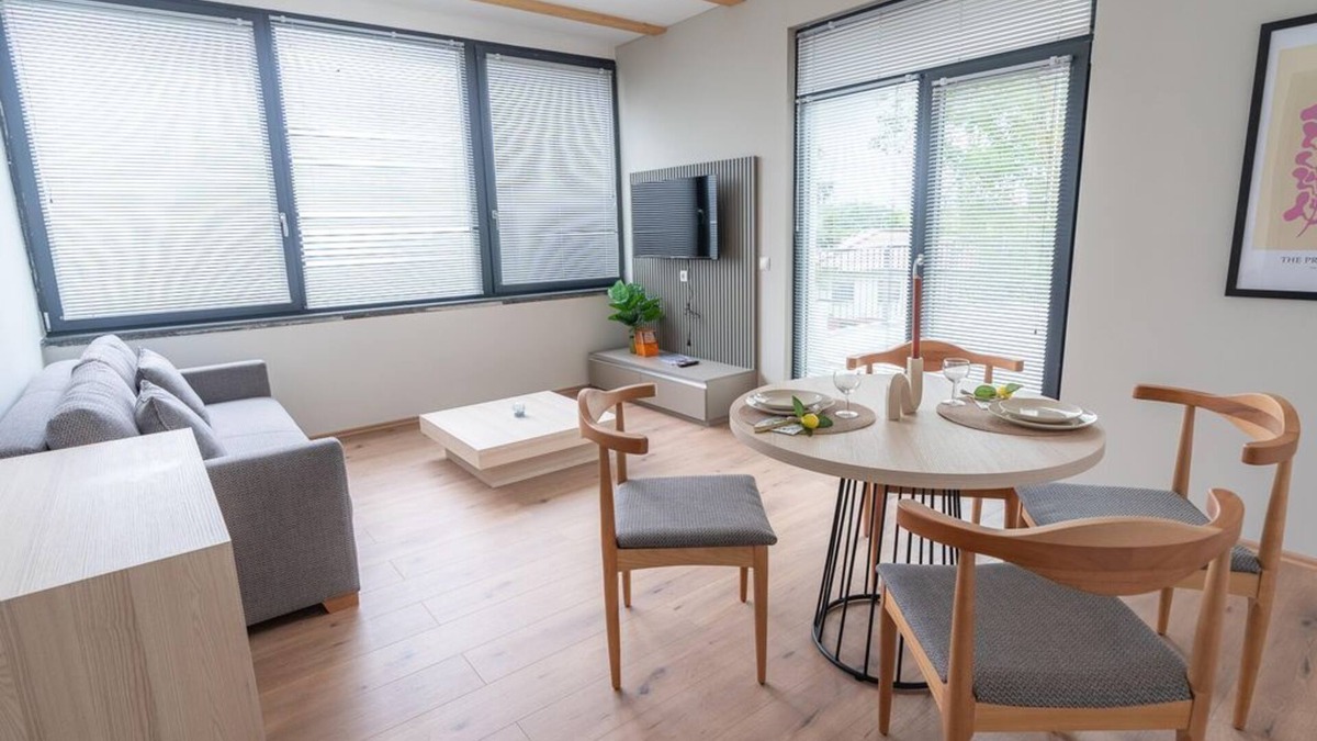 Willroth Apartment | Family room with balcony - Colakation GmbH