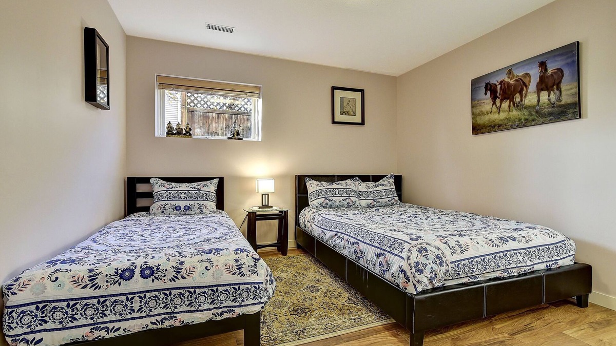 Central Okanagan Bed & Breakfast | Family Room With Shared Bathroom