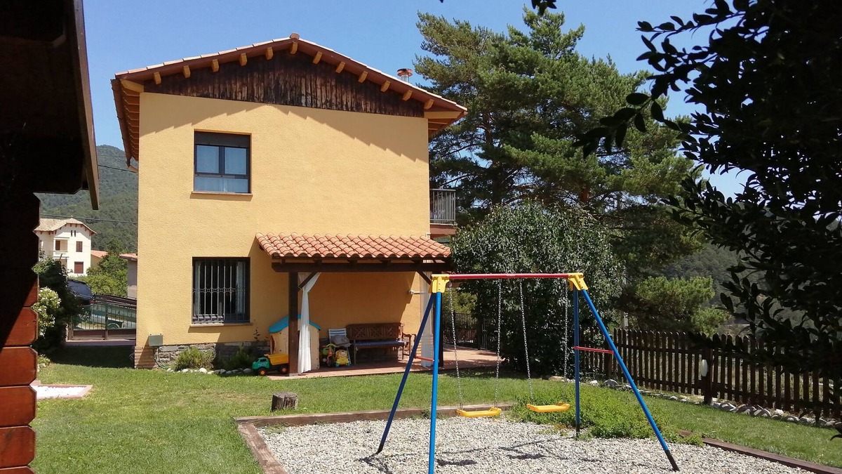 Vilada Cottage | Family Rural Accommodation with garden for 4 or 6 people