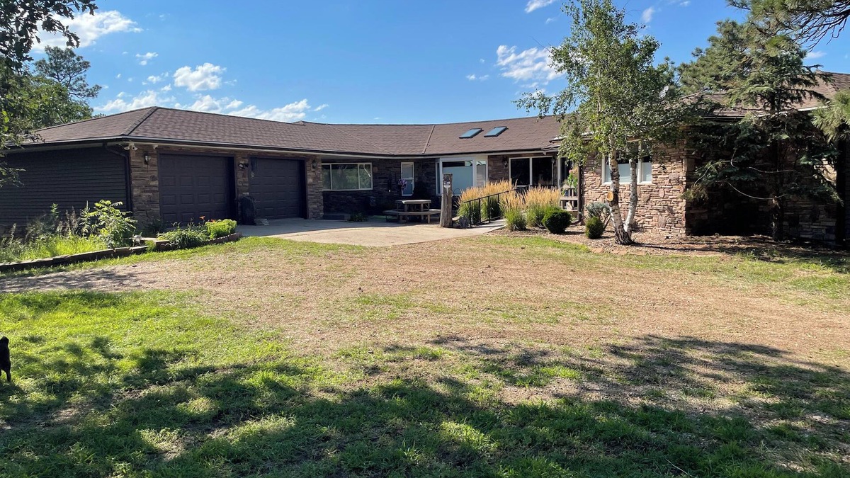 Long Pine House | Family sanctuary among the trees and wildlife, on a ridge above the Pine Creek