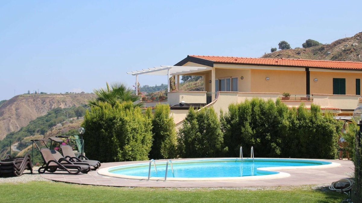 Parghelia Apartment | Family Sea-View Retreat