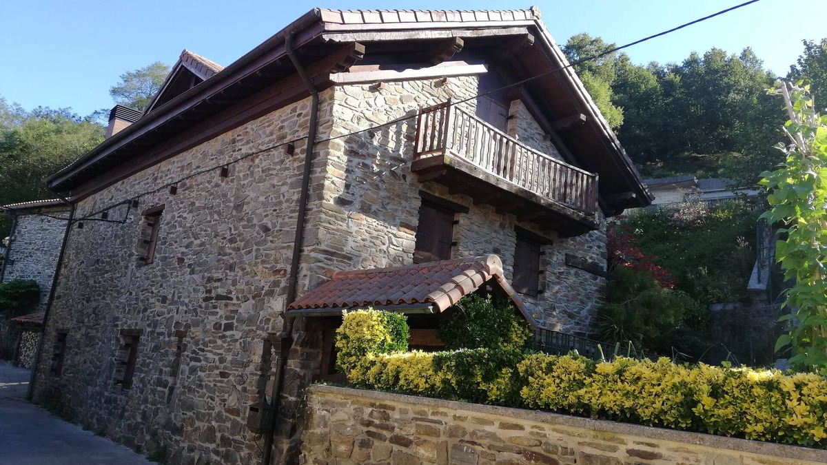 Arano Villa | Family Serenity Mountain Farmhouse in Arano. Just 30mins Drive to Donosti