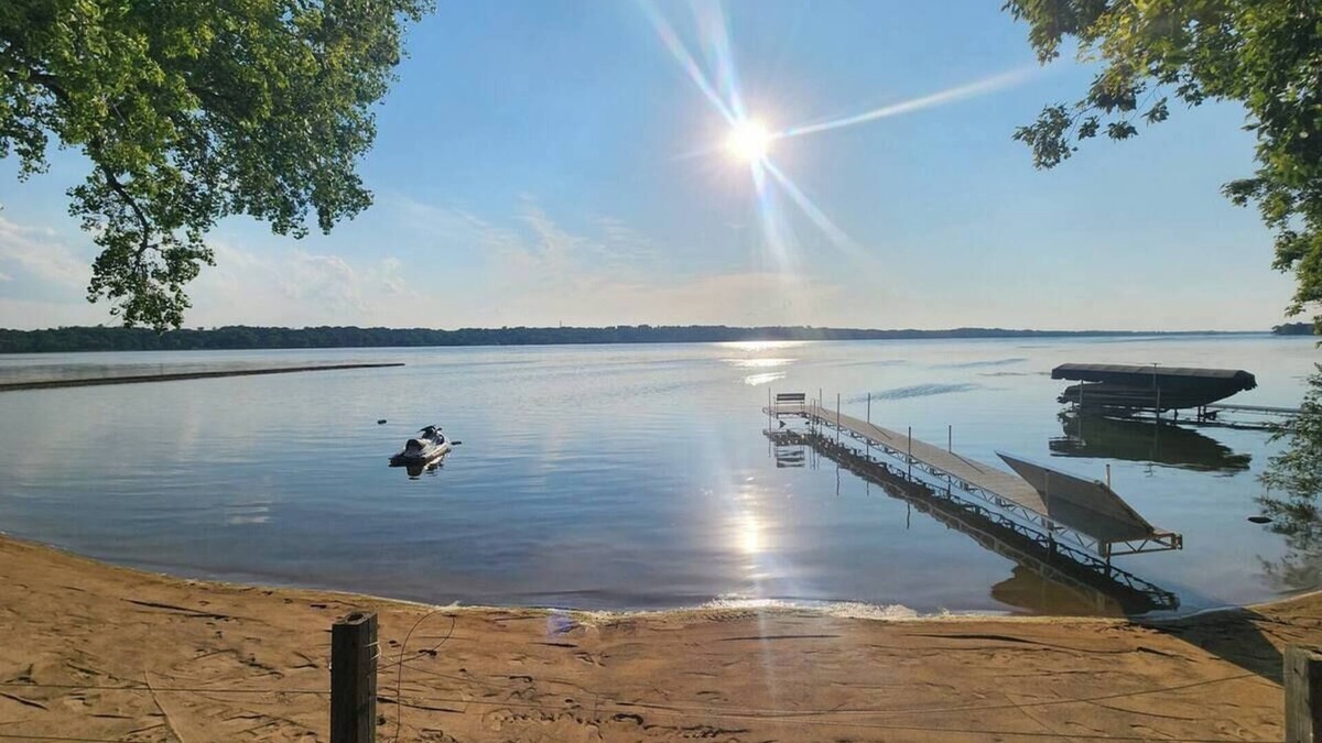 Ortonville House | Family Shoreline Hideaway