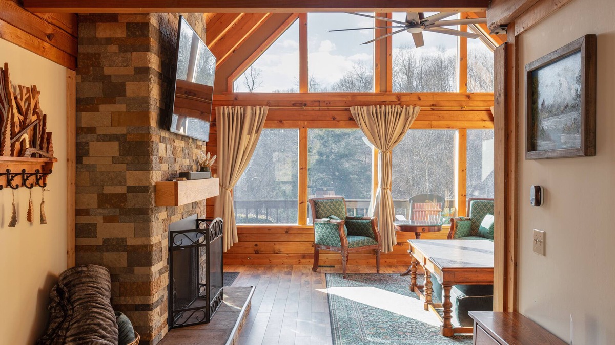 Willow Wood Cabin | Family-size cabin retreat, sleeps 8