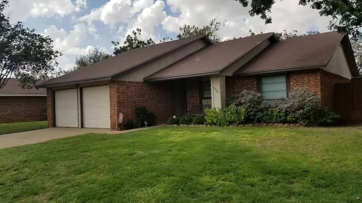 Midland House | Family-sized home with quick access to the loop!