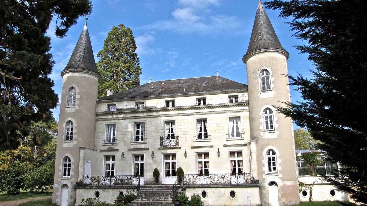 Tournon-Saint-Pierre House | Family Suite (2 Adults + 1 Child)/CHATEAU LES VALLEES in TOURAINE