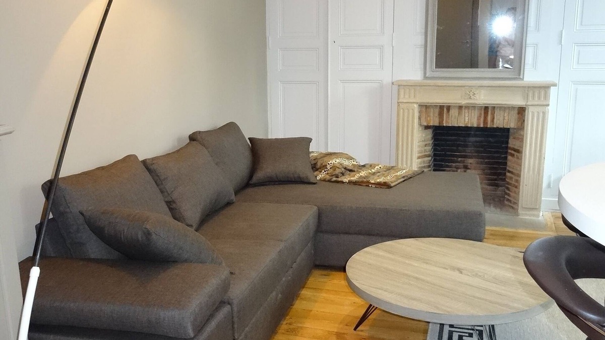 Chartres Apartment | Family Suite F3 Grant in the heart of Chartres has 55m2 2 bedrooms, parking